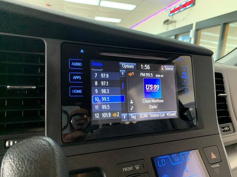 Used 2015 Toyota Sienna LE FWD image 17