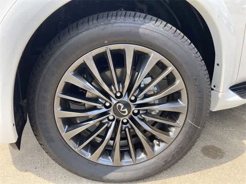 Certified 2024 INFINITI QX80 Premium Select w/ Cargo Package image 8
