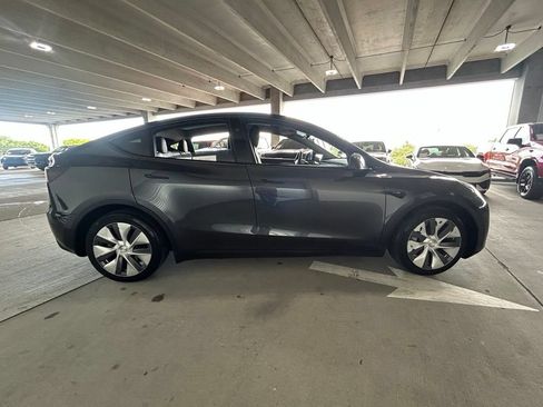 Used 2024 Tesla Model Y Long Range AWD/4WD image 6