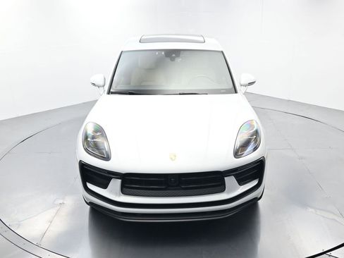 Certified 2024 Porsche Macan image 41