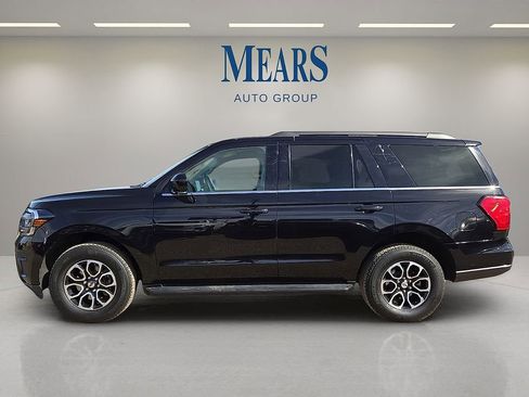 Used 2024 Ford Expedition XLT image 2