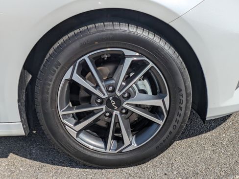 Used 2022 Kia Forte LXS image 11