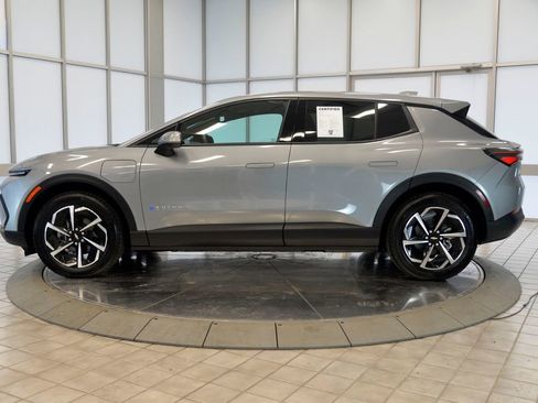 Used 2025 Chevrolet Equinox EV LT w/ Comfort Package image 5