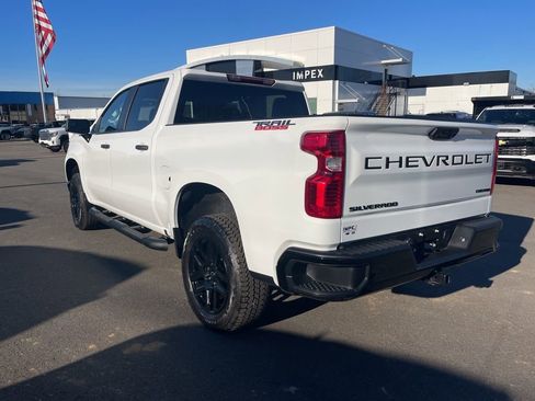 Used 2025 Chevrolet Silverado 1500 Custom Trail Boss w/ Turbomax Blackout Package image 3