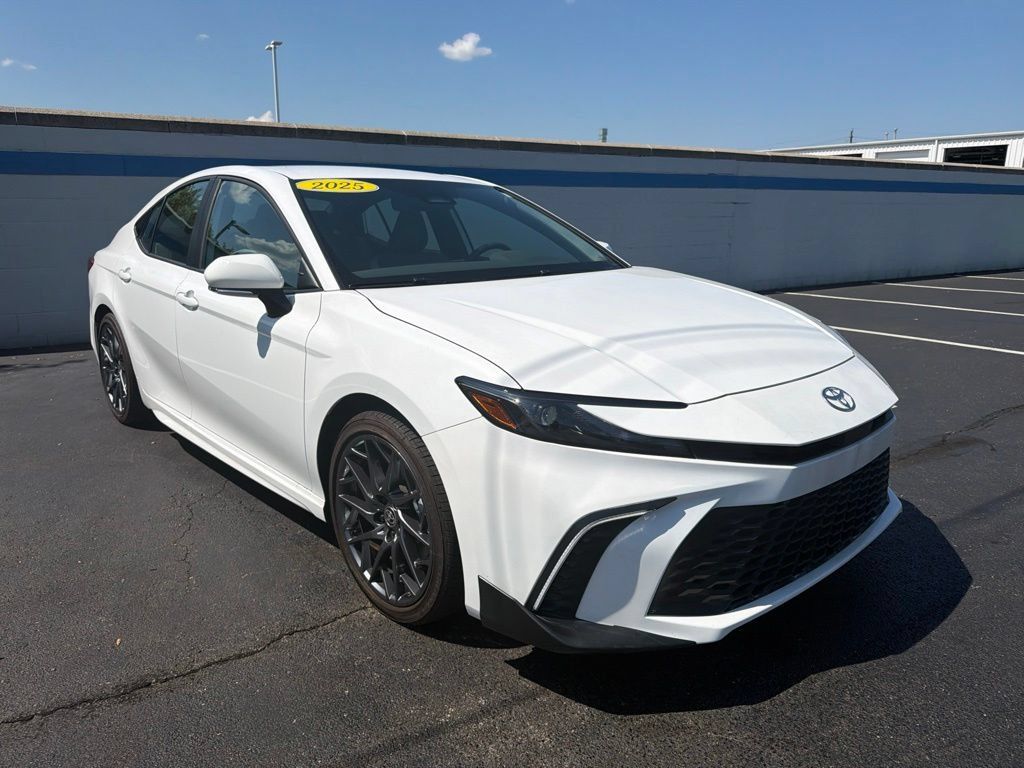 Used 2025 Toyota Camry SE w/ Convenience Package FWD image 7
