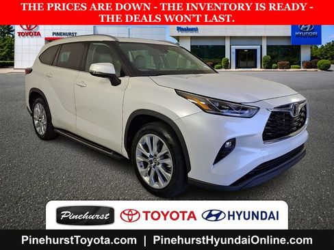 Used 2023 Toyota Highlander Limited FWD image 1