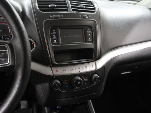 Used 2019 Dodge Journey SE w/ Blacktop Package image 9