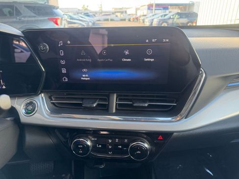 Used 2025 Chevrolet Trax LT image 18