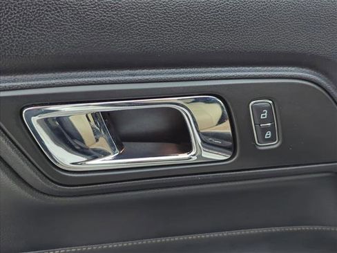 Used 2017 Ford Mustang Premium image 8