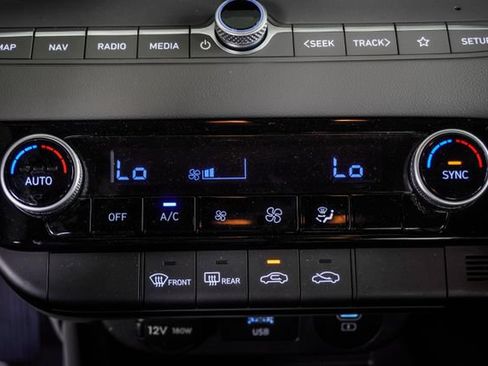 Used 2024 Hyundai Elantra SEL FWD image 23