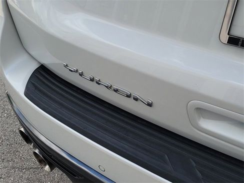 Used 2022 GMC Yukon AT4 w/ Technology Package image 9
