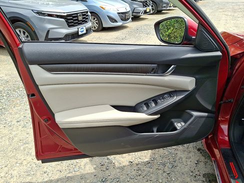 Used 2020 Honda Accord EX image 13