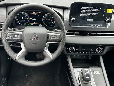 New 2025 Mitsubishi Outlander SE image 15