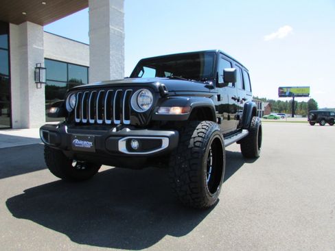 Used 2021 Jeep Wrangler Unlimited Sahara image 2