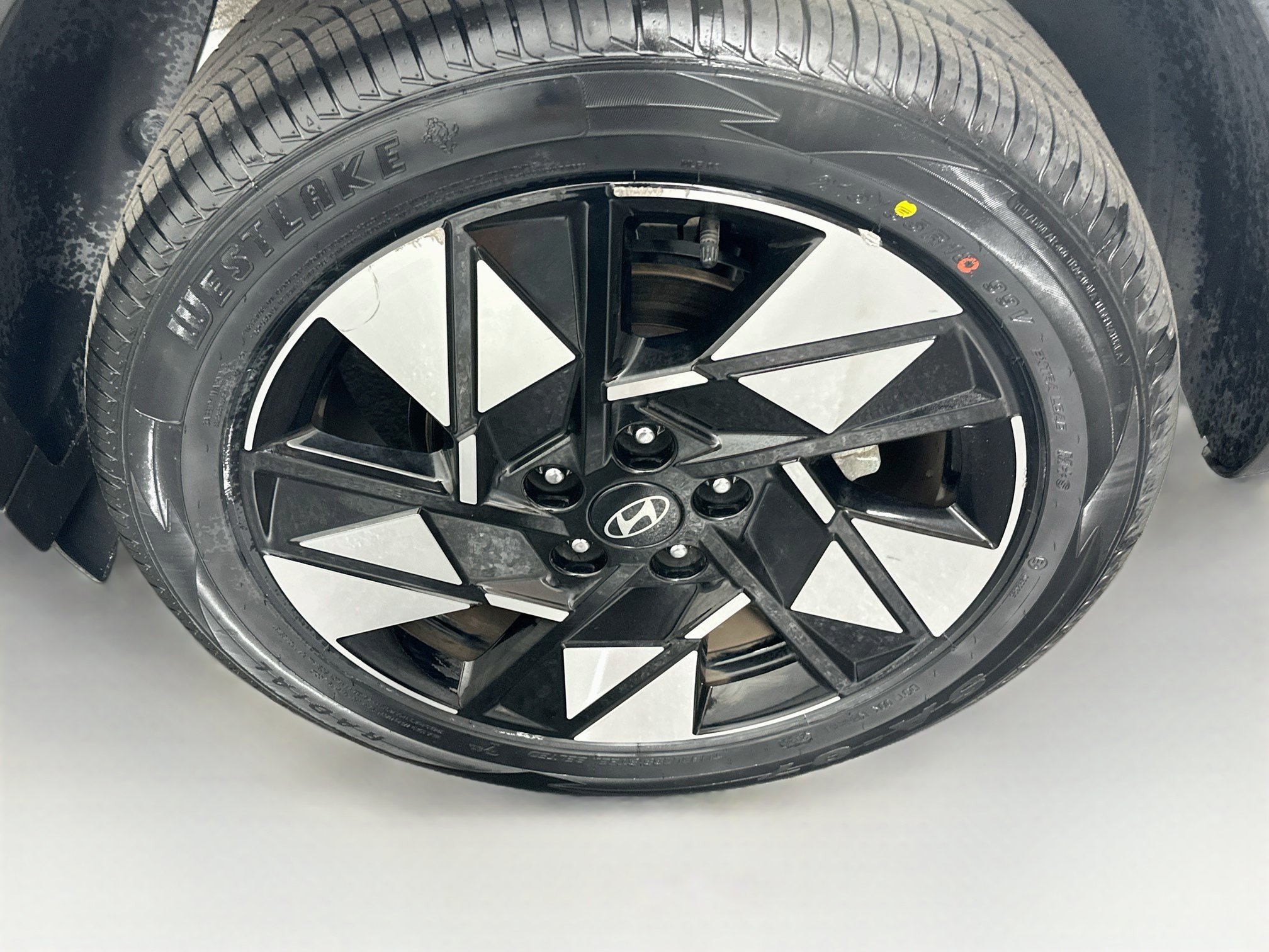 Used 2025 Hyundai Kona SEL FWD image 11