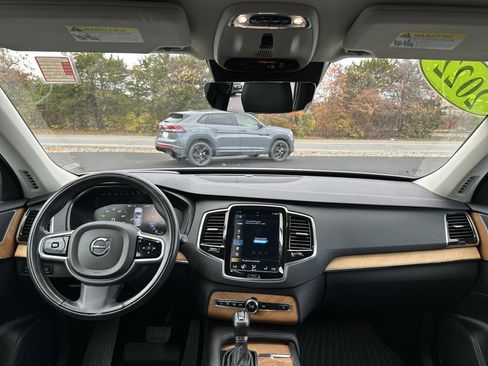 Used 2022 Volvo XC90 T6 Momentum w/ Advanced Package image 13
