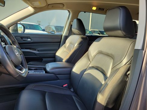 Used 2024 Nissan Pathfinder SL image 13