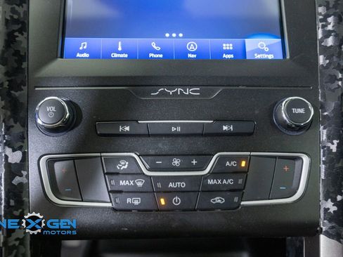 Used 2020 Ford Fusion SE FWD image 22