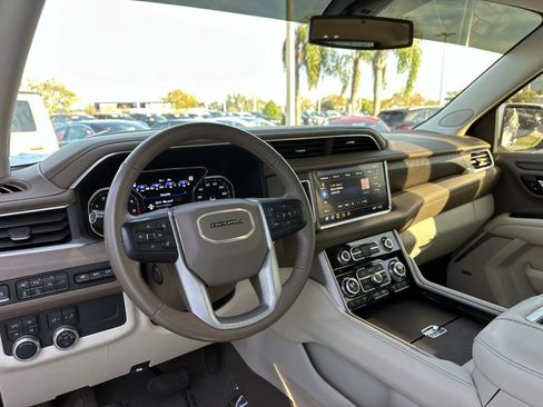 Used 2021 GMC Yukon XL Denali image 16
