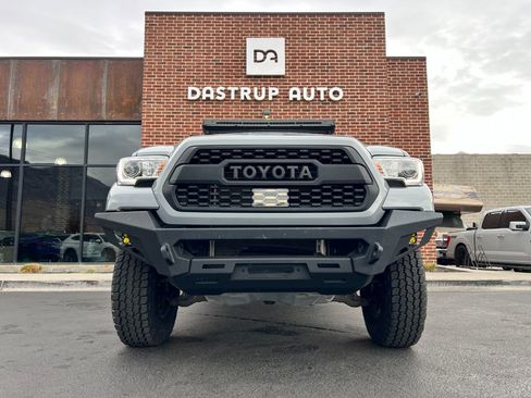 Used 2019 Toyota Tacoma TRD Sport image 2