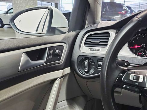 Used 2017 Volkswagen Golf Wolfsburg Edition image 22