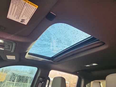 Used 2025 Chevrolet Silverado 2500 ZR2 w/ Technology Package image 35