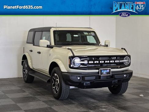 New 2026 Ford Bronco Outer Banks AWD/4WD image 2