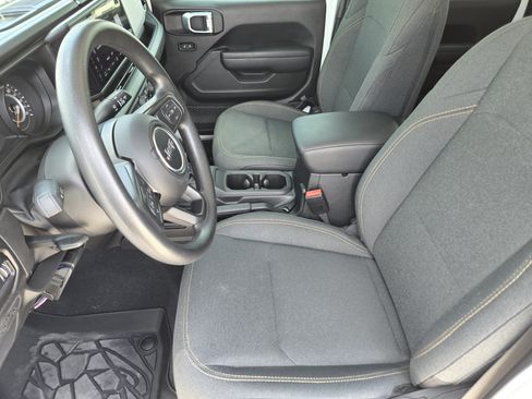 Used 2025 Jeep Gladiator Sport AWD/4WD image 13