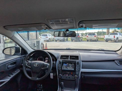 Used 2015 Toyota Camry XSE FWD image 19
