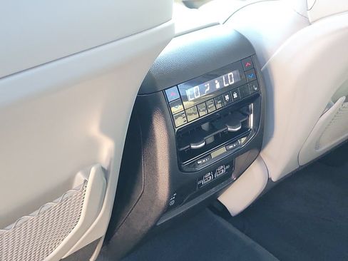 Used 2023 Jeep Grand Cherokee Overland w/ Luxury Tech Group IV AWD/4WD image 12