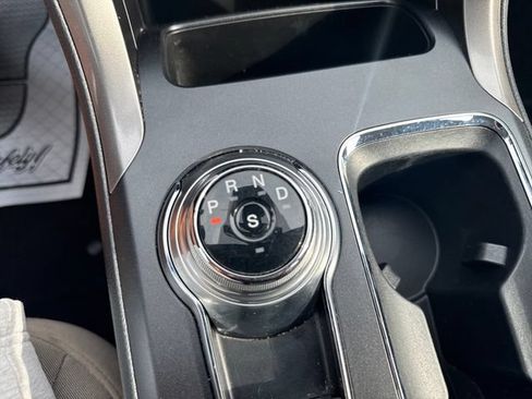 Used 2019 Ford Fusion SE FWD image 22