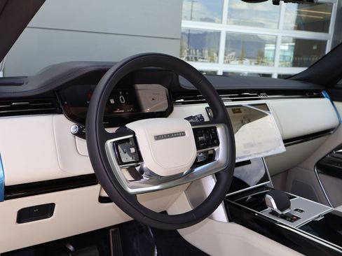 Used 2026 Land Rover Range Rover SE AWD/4WD image 12