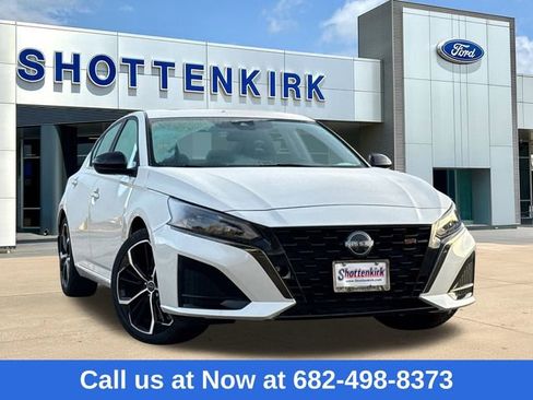 Used 2024 Nissan Altima 2.5 SR w/ SR Premium Package image 1