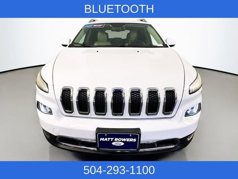 Used 2017 Jeep Cherokee Limited image 2