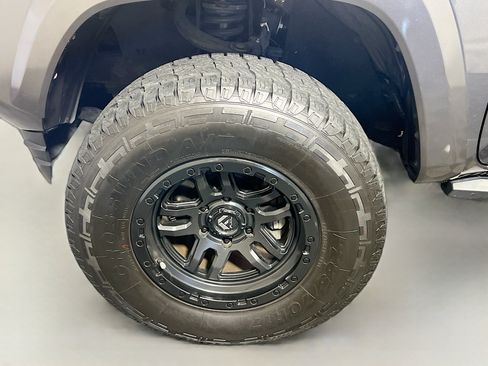 Used 2022 Toyota Tacoma SR5 w/ Technology Package RWD image 13