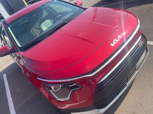 Used 2024 Kia Niro EX FWD image 4
