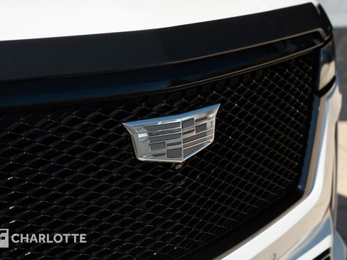 Used 2023 Cadillac Escalade V w/ LPO, ONYX Package image 3