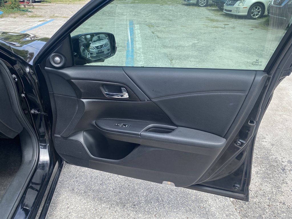 Used 2015 Honda Accord Touring image 12