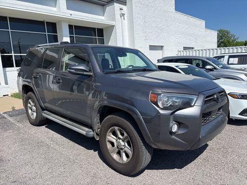 Used 2020 Toyota 4Runner SR5 Premium w/ Moonroof Package AWD/4WD image 3