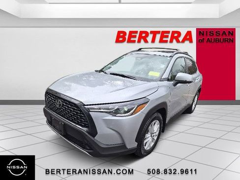 Used 2024 Toyota Corolla Cross LE w/ Moonroof Package AWD/4WD image 5