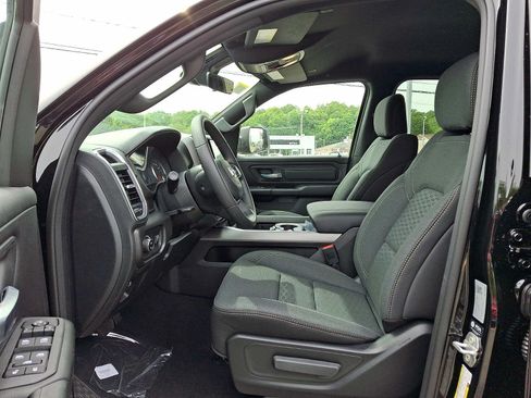 New 2026 RAM 1500 Express AWD/4WD image 9