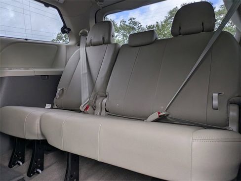 Used 2016 Toyota Sienna XLE image 16