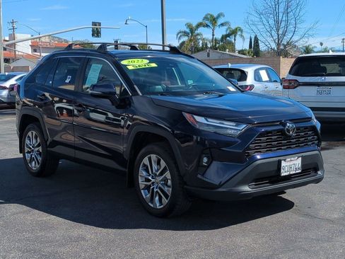 Used 2022 Toyota RAV4 XLE Premium image 3