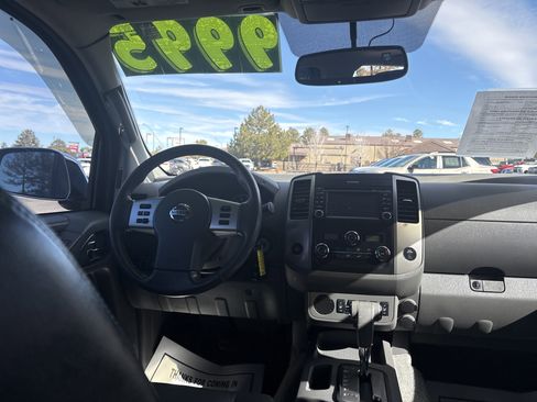 Used 2013 Nissan Frontier SL w/ Moonroof Pkg image 4