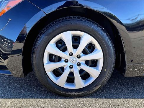 Used 2023 Toyota Corolla LE image 7