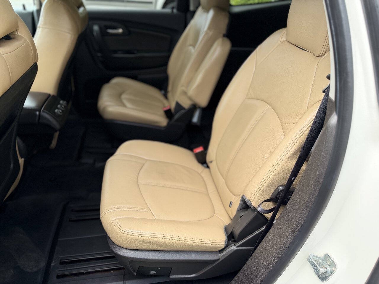 Used 2012 Chevrolet Traverse LT w/ All-Star Edition AWD/4WD image 10