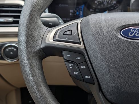 Used 2016 Ford Fusion SE FWD image 23