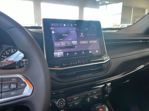 Used 2022 Jeep Compass Latitude image 15