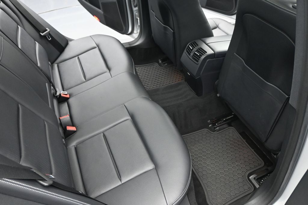 Used 2014 Mercedes-Benz E 250 BlueTEC Sedan image 23