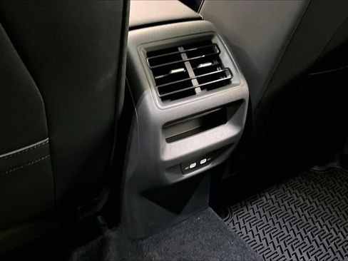 New 2026 Volkswagen Tiguan SE image 16